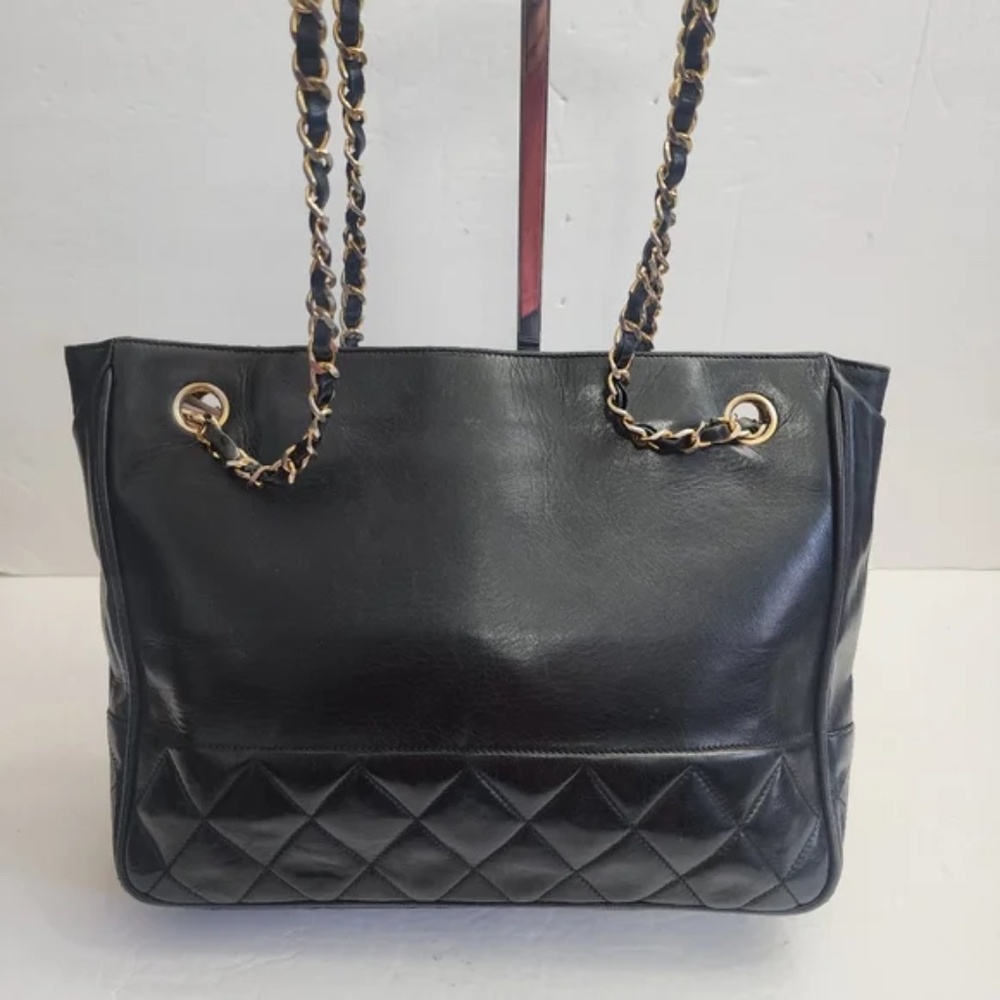 Authentic vintage CHANEL black quilted Matelasse lambskin tote bag with COA - Picture 2 of 16